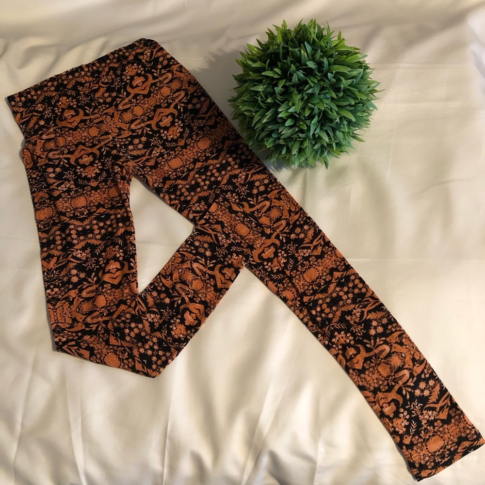 🧡PINK ROSE🧡 Black/Orange Printed Leggings - Picture 1 of 4
